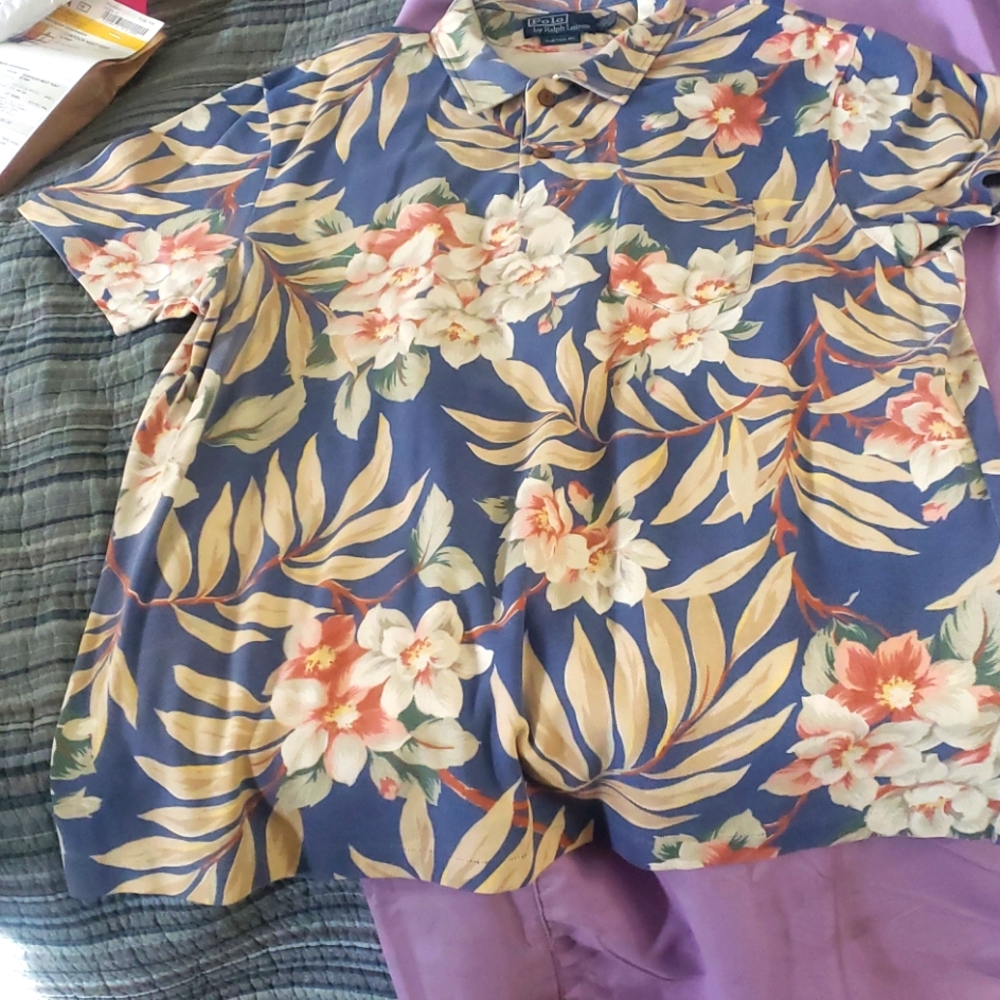 Men Polo shit new never wore